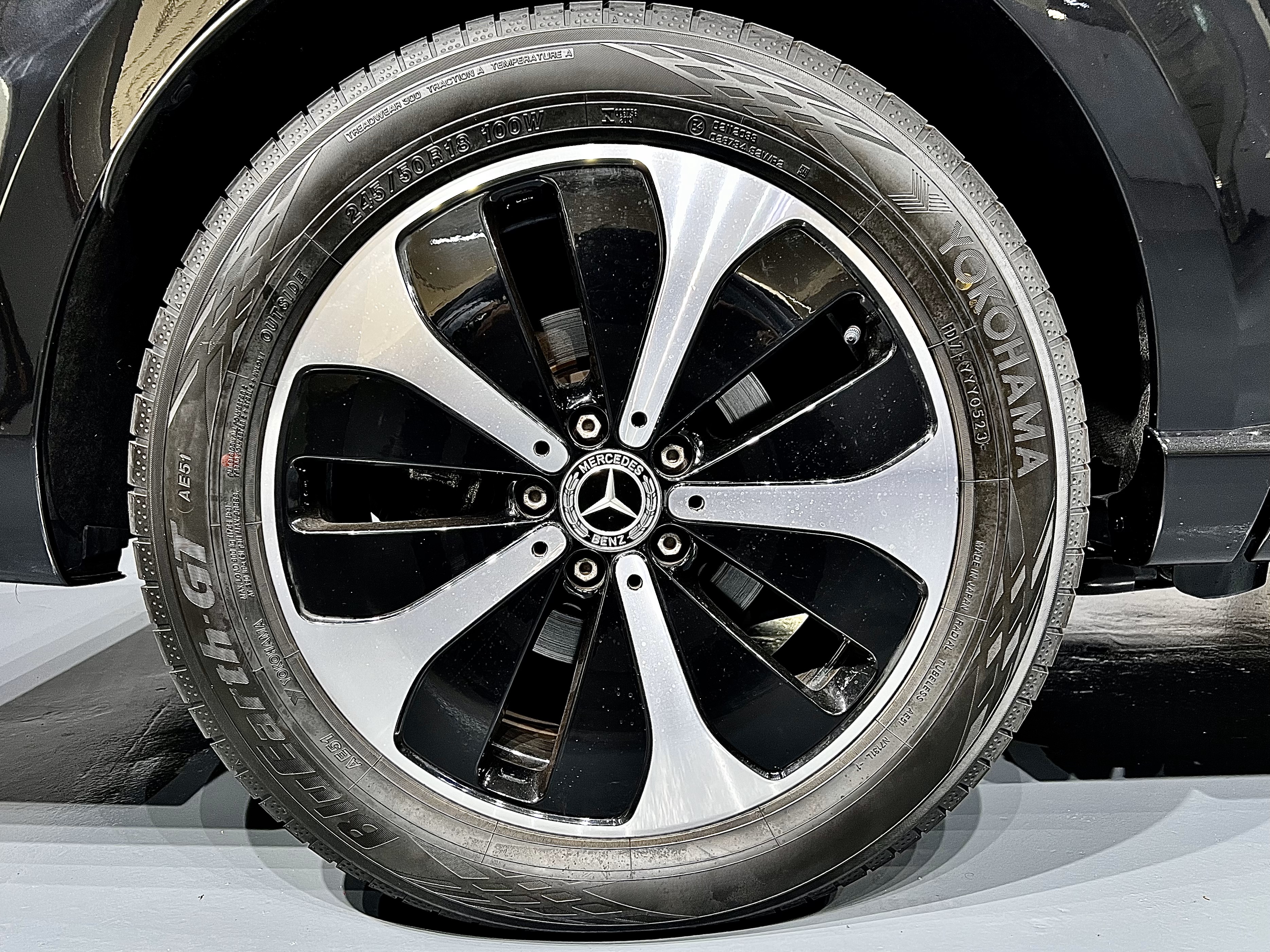 MERCEDES-BENZ ELECTRIC EQV300