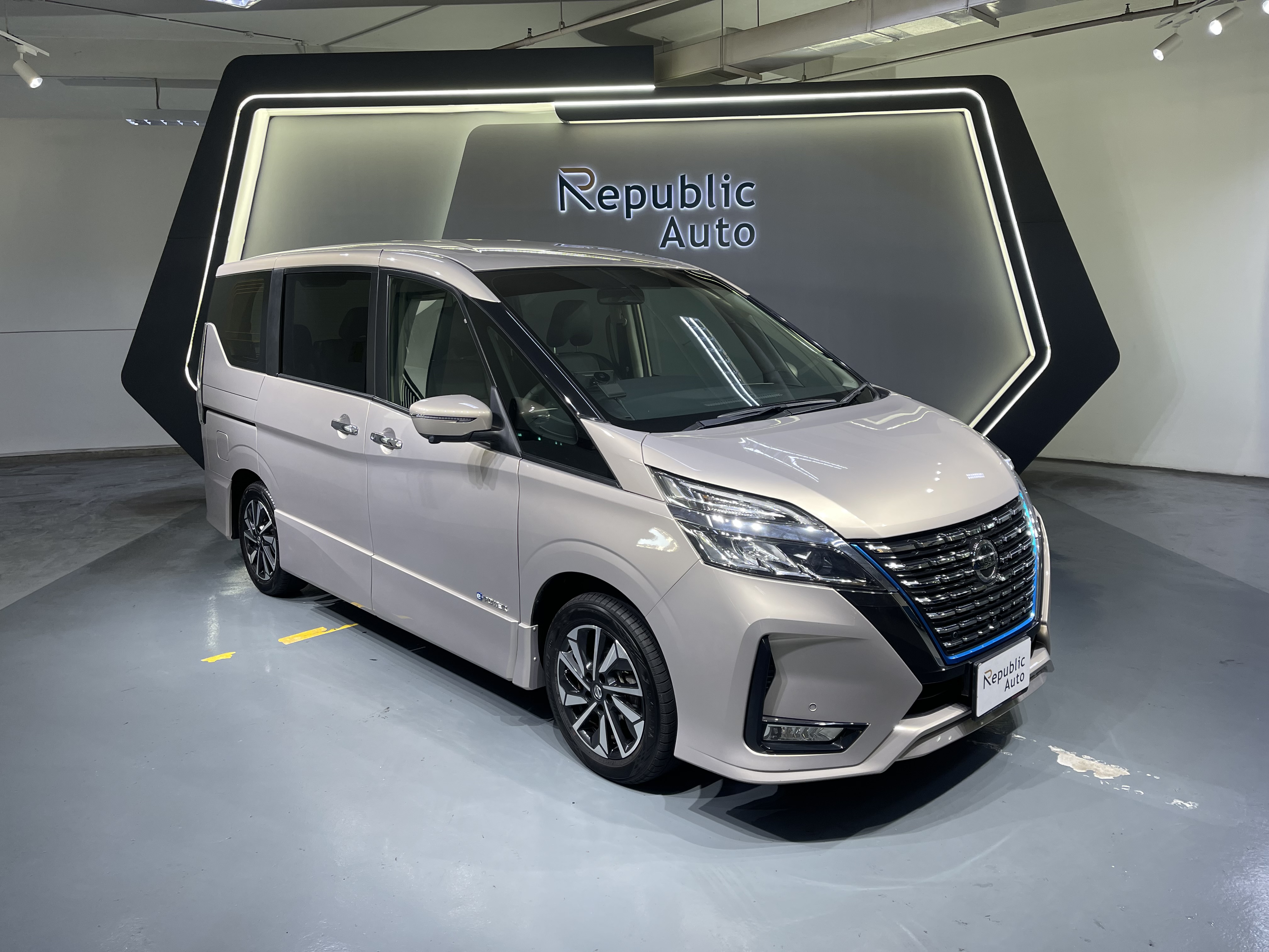 1 2Ndhandnissanserena