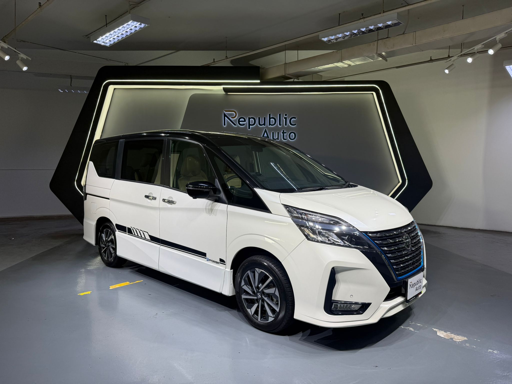 1 2Ndhandnissanserena