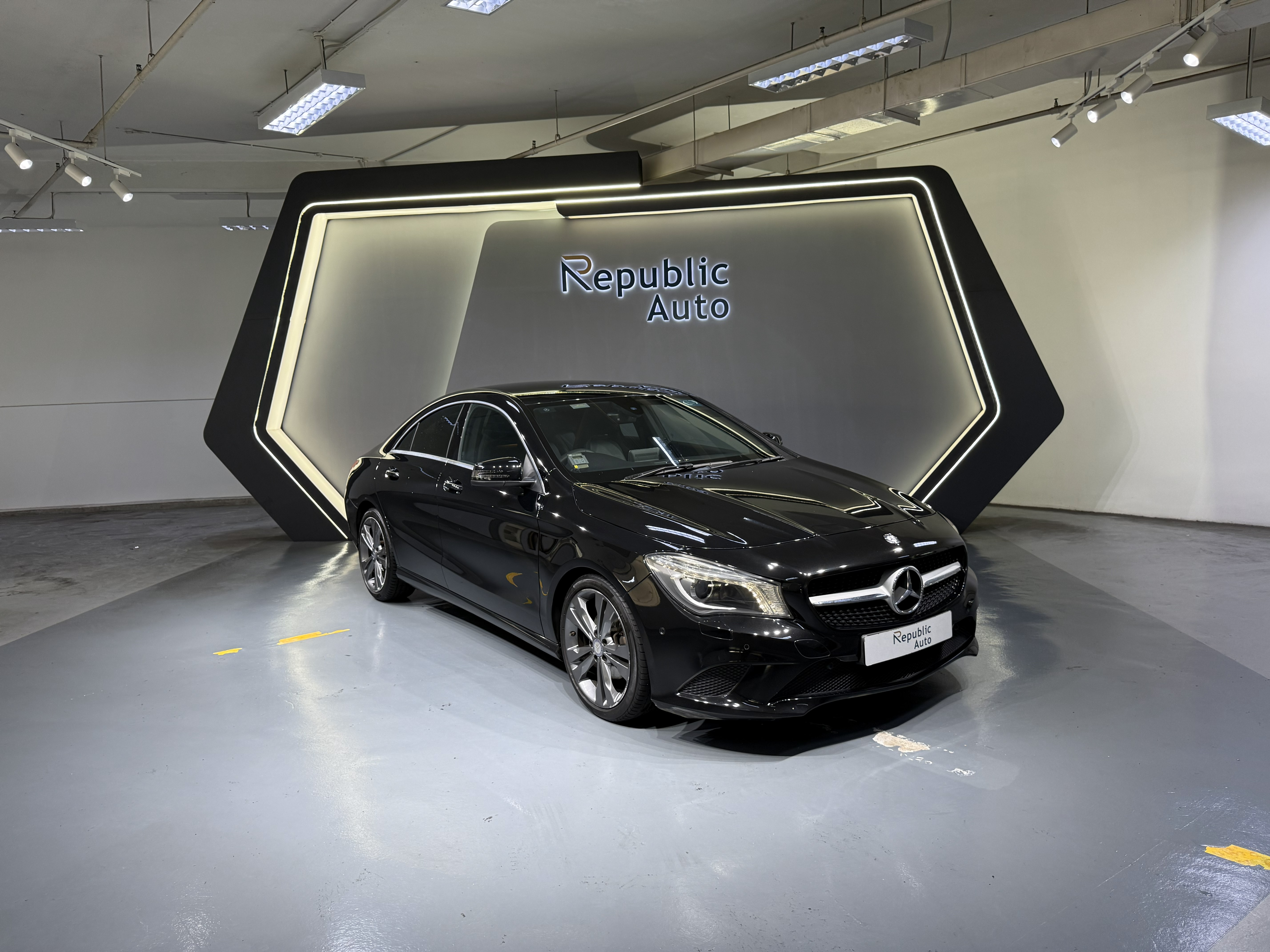 1 2Ndhandmercedescla200