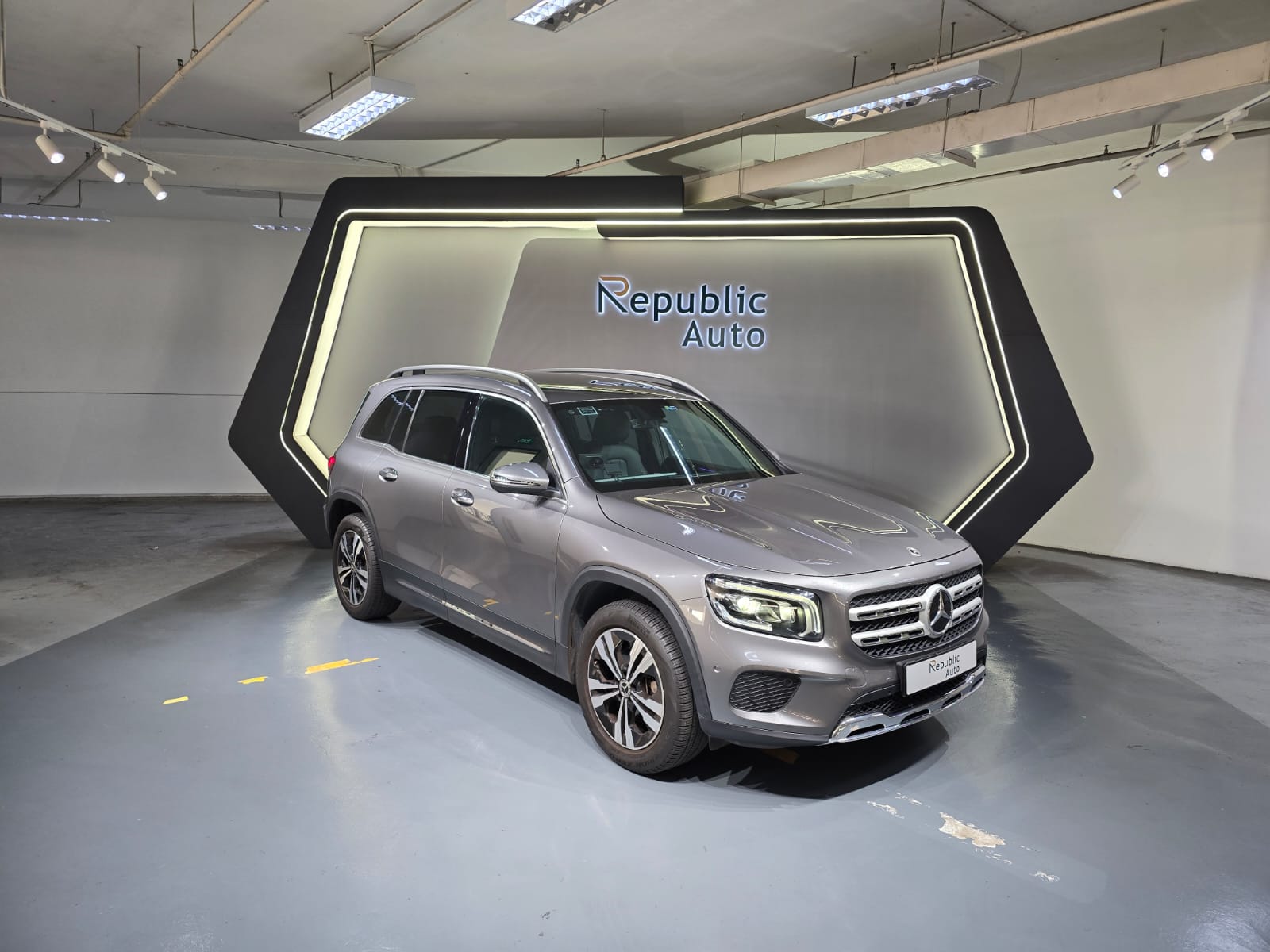 1 Preownedmercedesglb180