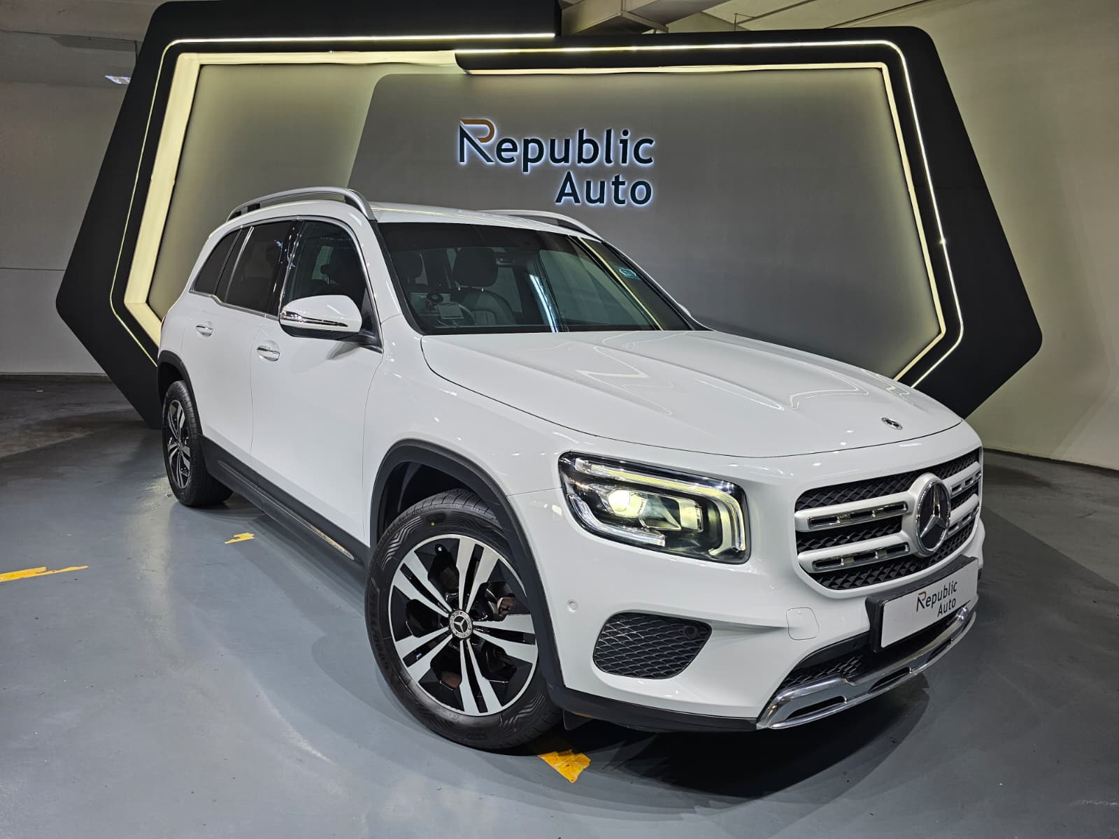 01 BUY USED GLB180 REPUBLIC AUTO