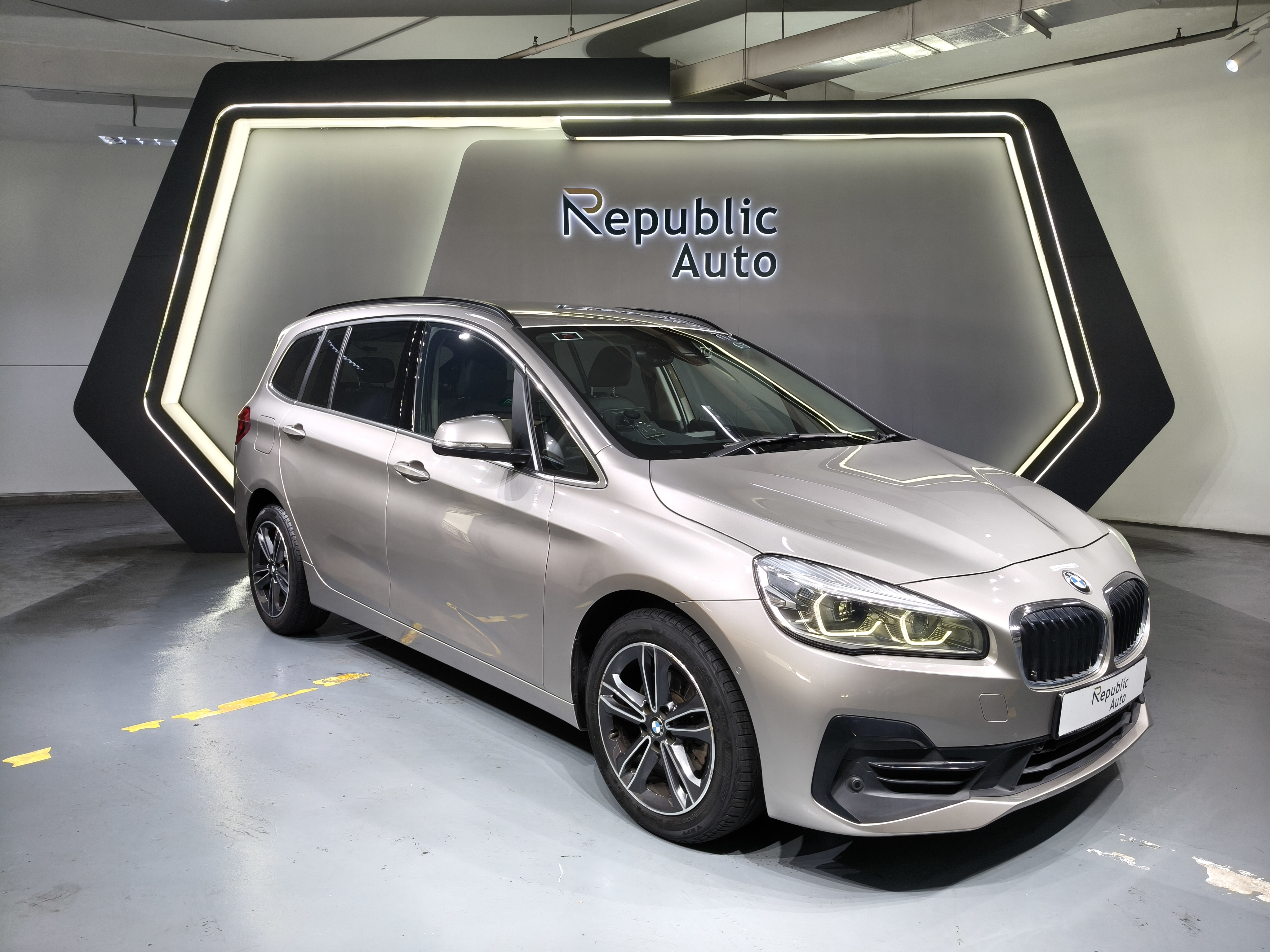 01 BUY USED BMW 2 SERIES AT REPUBLIC AUTO