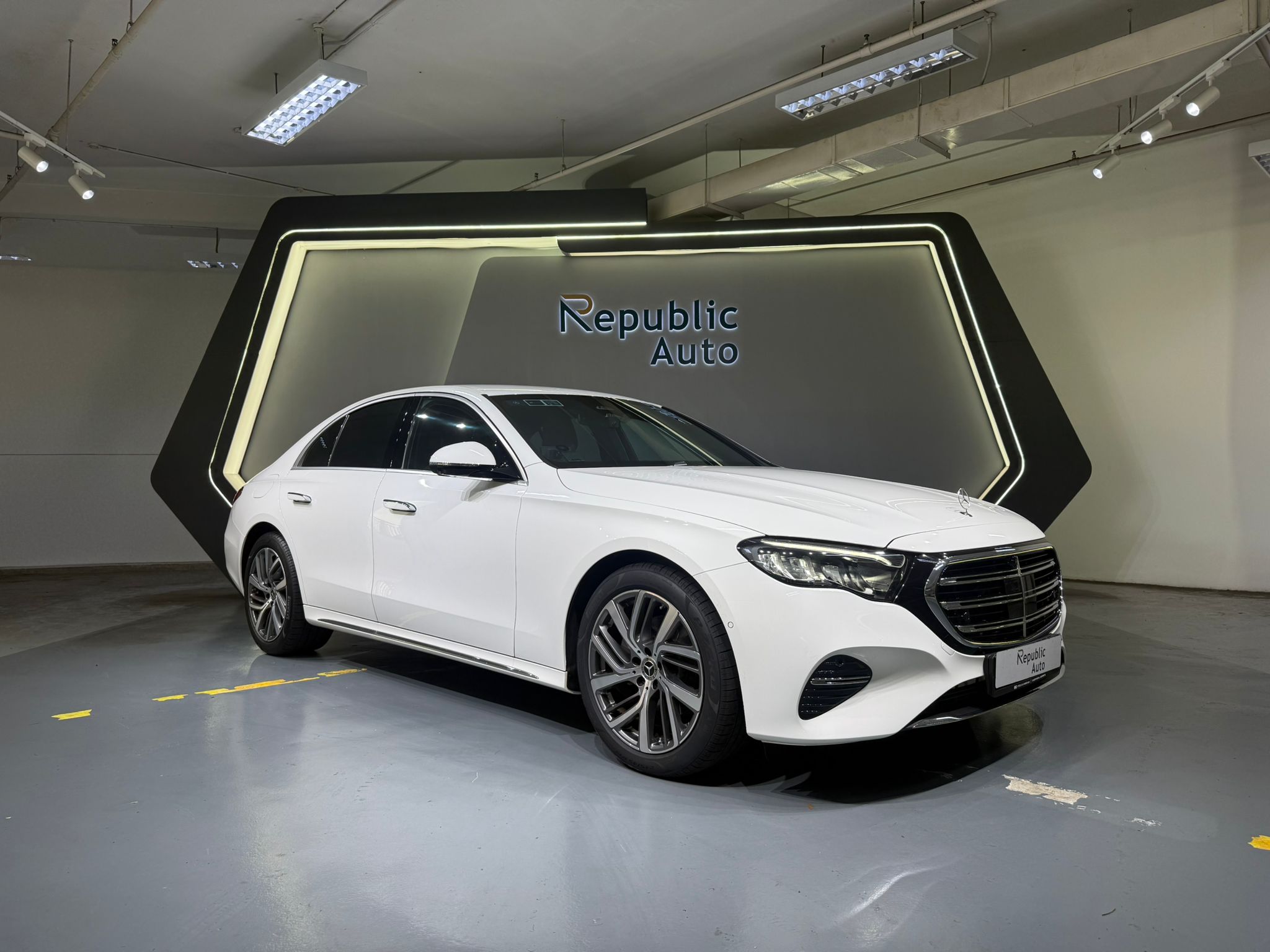 01 BUY USED MERCEDES E CLASS AT REPUBLIC AUTO SINGAPORE